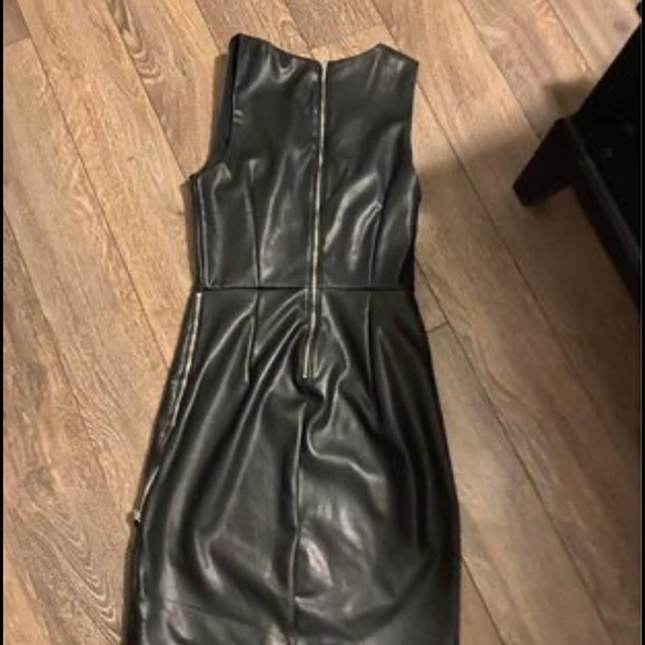 Dynamite dress - Picture 2 of 2